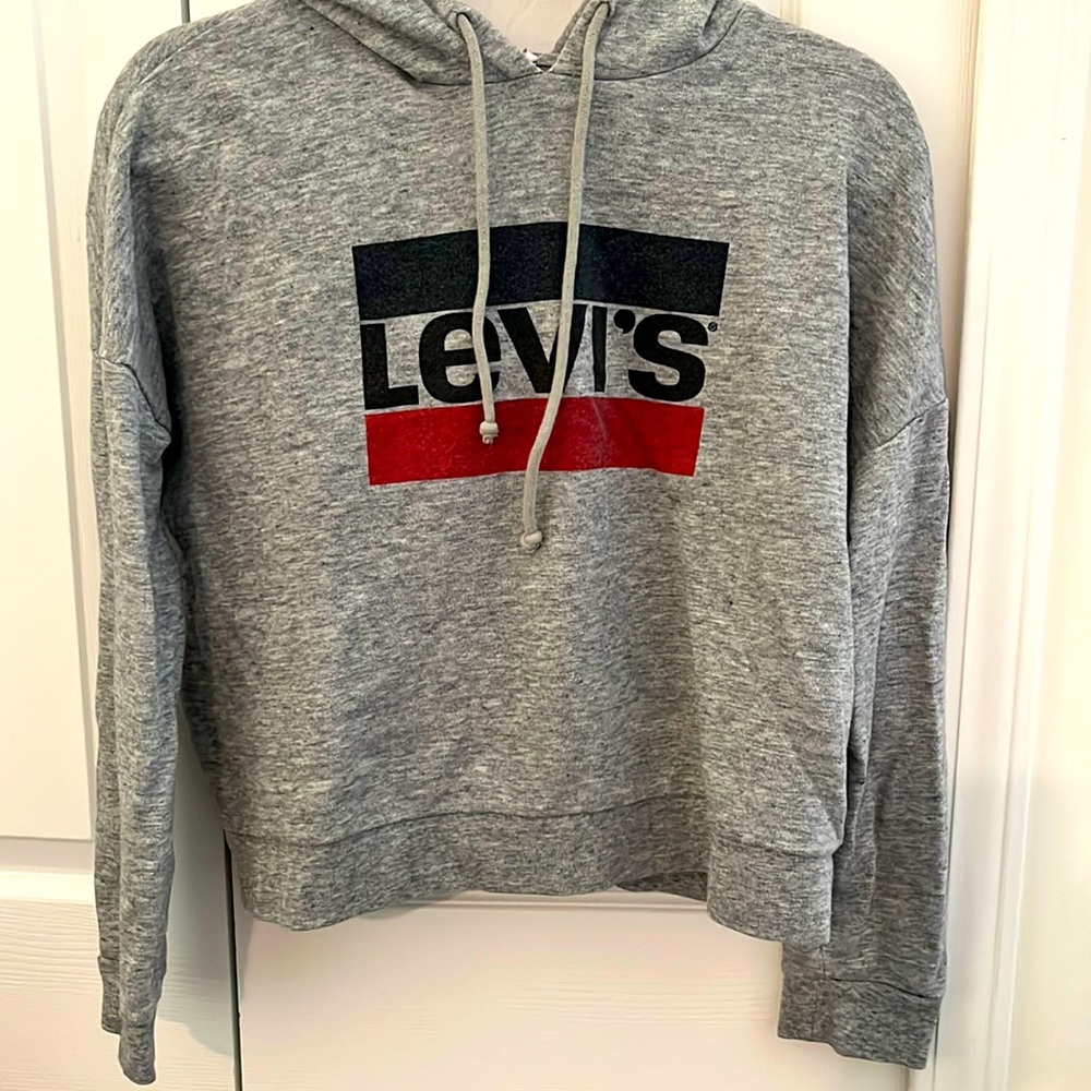 Levis cropped hoodie in size medium